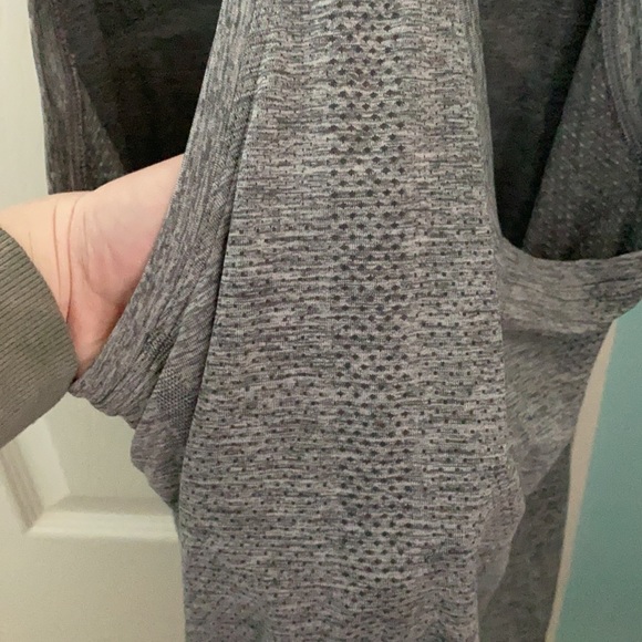 Lulu lemon racer back tank top - Picture 4 of 4